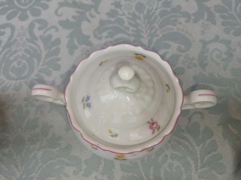 A VINTAGE 7 PIECE ALEUTIAN OFELIA BY FUSCO TEASET UNFORTUNATELY THE PLATE ON WHICH THE TEPOT IS BROK
