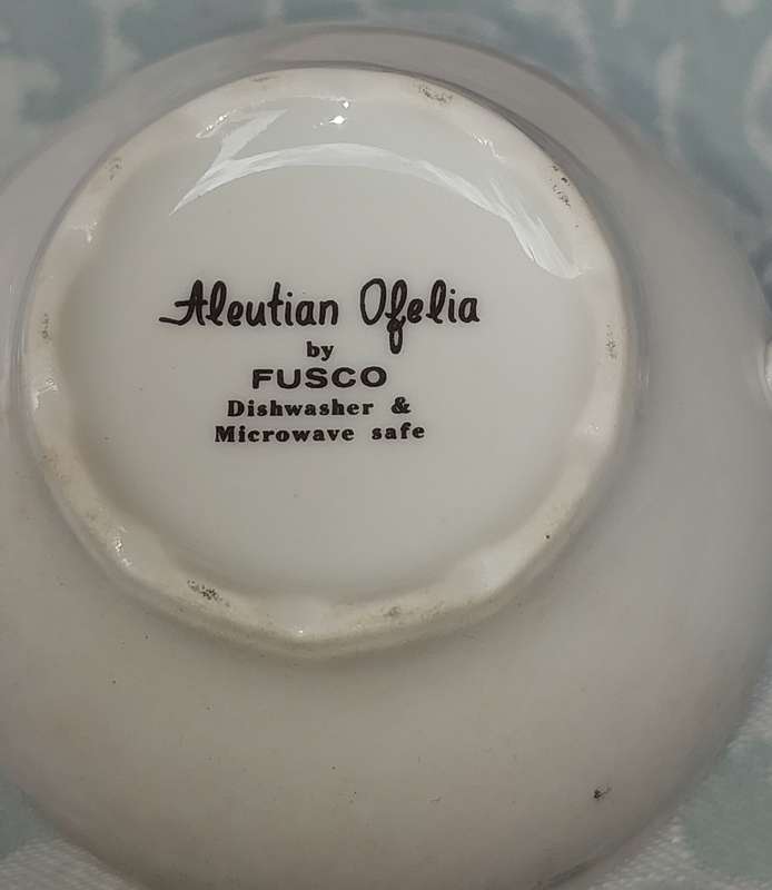 A VINTAGE 7 PIECE ALEUTIAN OFELIA BY FUSCO TEASET UNFORTUNATELY THE PLATE ON WHICH THE TEPOT IS BROK