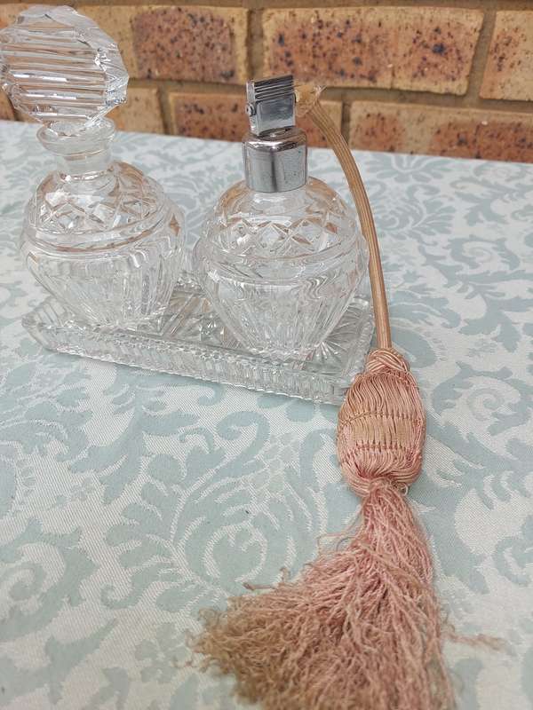 A SET CRYSTAL ATOMISER PERFUME BOTTLES FOR DISPLAY SOLD AS IS
