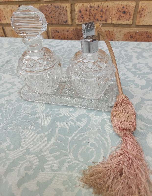 A SET CRYSTAL ATOMISER PERFUME BOTTLES FOR DISPLAY SOLD AS IS