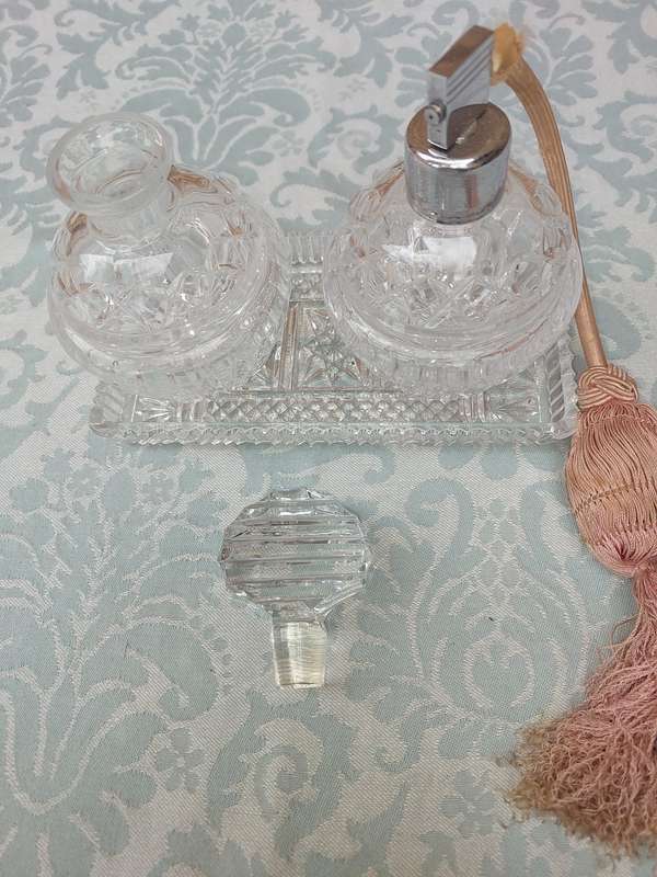 A SET CRYSTAL ATOMISER PERFUME BOTTLES FOR DISPLAY SOLD AS IS
