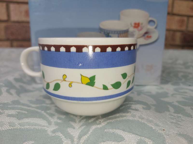 A 4 PIECE FINE PORCELAIN CUP AND SAUCER SET