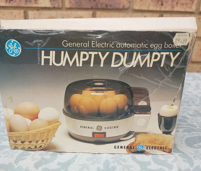 A VINTAGE HUMTY DUMTY EGG BOILER