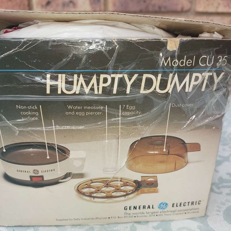 A VINTAGE HUMTY DUMTY EGG BOILER