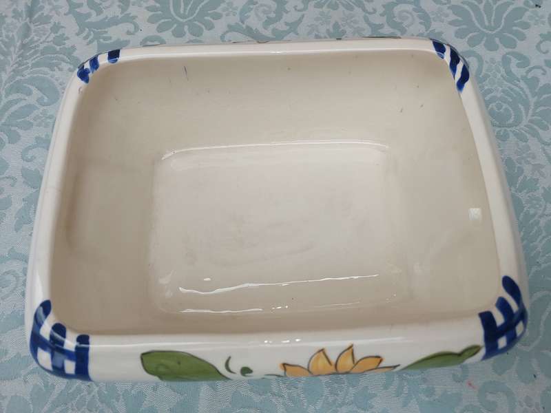 A VINTAGE HAND PAINTED RECTANGULAR POTTERY SERVING BOWL