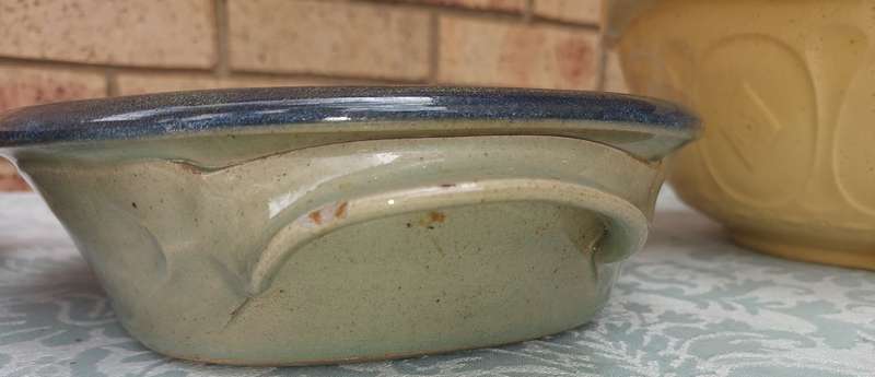 A COLLECTION OF OVEN PROOFE CERAMIC CASSEROLES