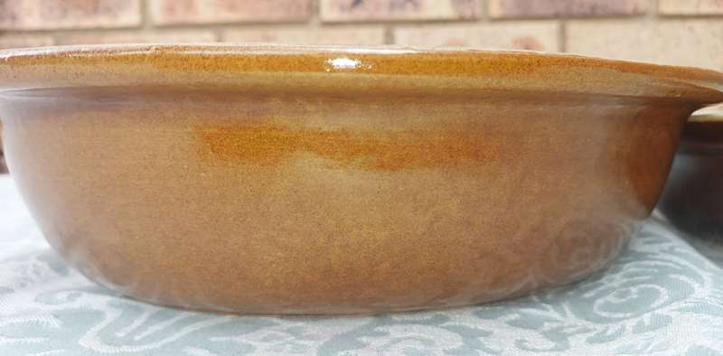 A COLLECTION OF OVEN PROOFE CERAMIC CASSEROLES