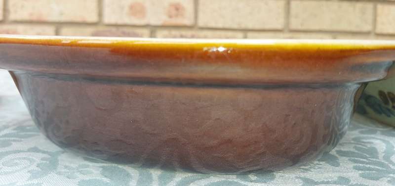 A COLLECTION OF OVEN PROOFE CERAMIC CASSEROLES