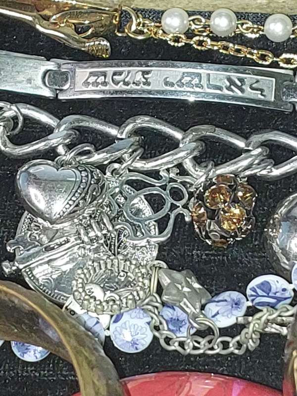 A VINTAGE JOBLOT BRACELETS AND BANGLES SOLD AS IS