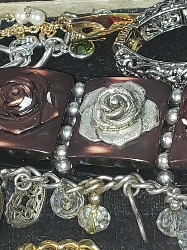 A VINTAGE JOBLOT BRACELETS AND BANGLES SOLD AS IS
