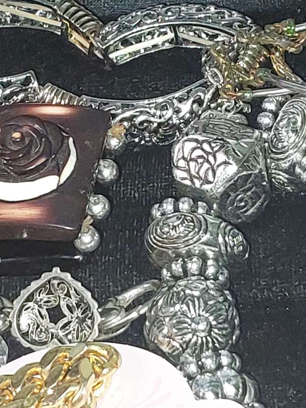 A VINTAGE JOBLOT BRACELETS AND BANGLES SOLD AS IS