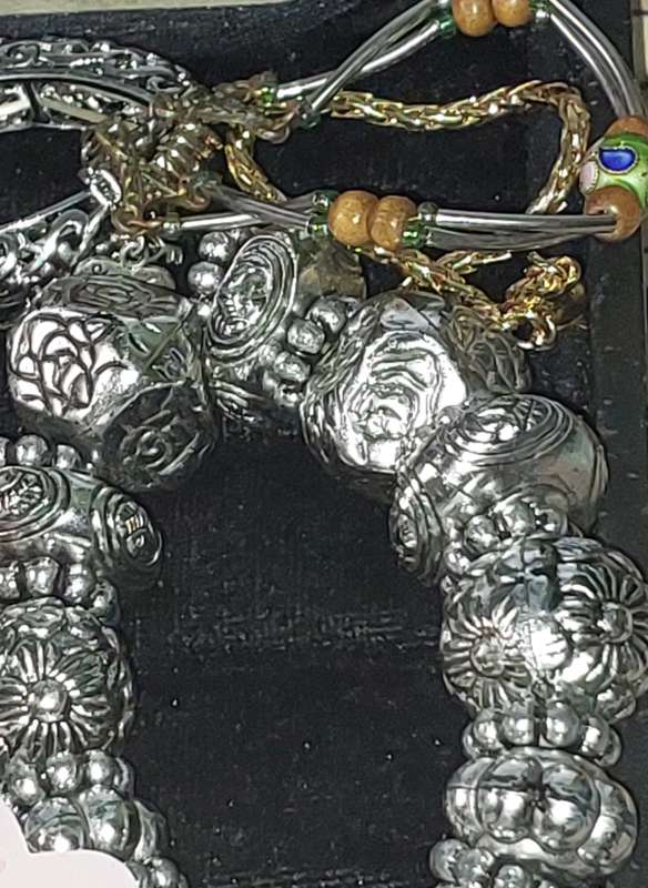 A VINTAGE JOBLOT BRACELETS AND BANGLES SOLD AS IS