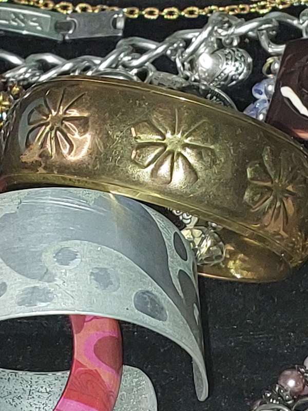 A VINTAGE JOBLOT BRACELETS AND BANGLES SOLD AS IS