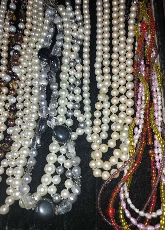 A VINTAGE JOBLOT COSTUME SIMULATED PEARL NECKLACES SOLD AS IS
