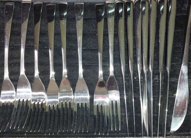 AN 18 PIECE @HOME STAINLESS STEEL CUTLERY SET SOLD AS IS