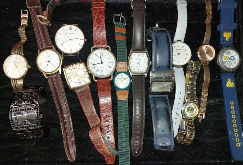 A USED JOBLOT QUARTZ WATCHES SOLD AS IS NOT TESTED