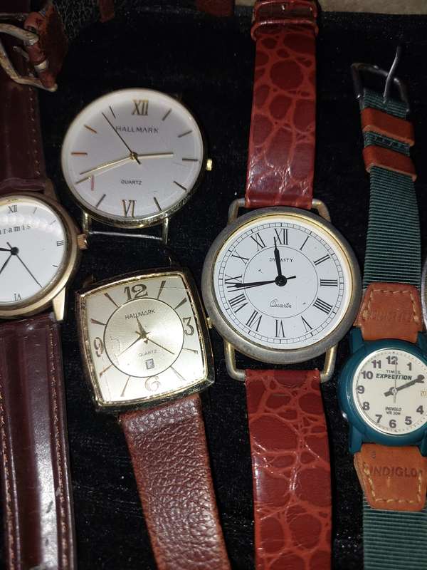 A USED JOBLOT QUARTZ WATCHES SOLD AS IS NOT TESTED