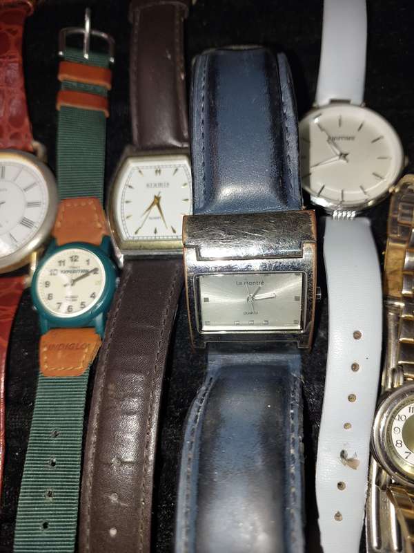 A USED JOBLOT QUARTZ WATCHES SOLD AS IS NOT TESTED