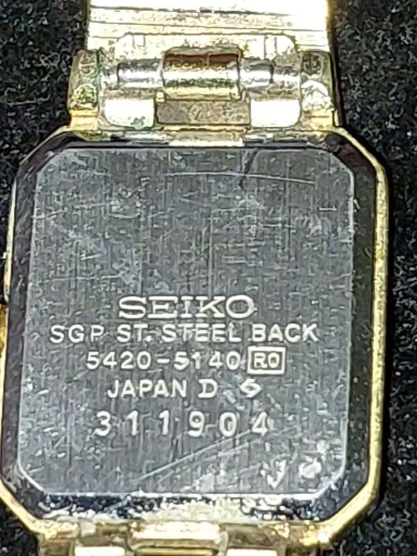 A VINTAGE COLLECTION QUALITY LADIES WATCHES SOLD AS IS NOT TESTED