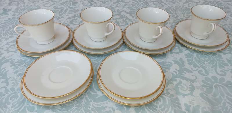 A VINTAGE RC SRI LANKA SET OF 4 CUPS AND SAUCERS WITH SIDE PLATES