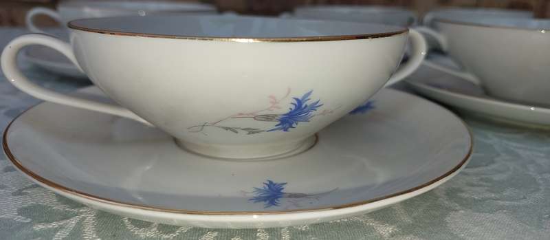 SET 06 SIX VINTAGE FLORAL DESIGN KPM KRISTER GERMANY III 100F4 SOUP BOWLS AND SAUCERS SOLD AS IS
