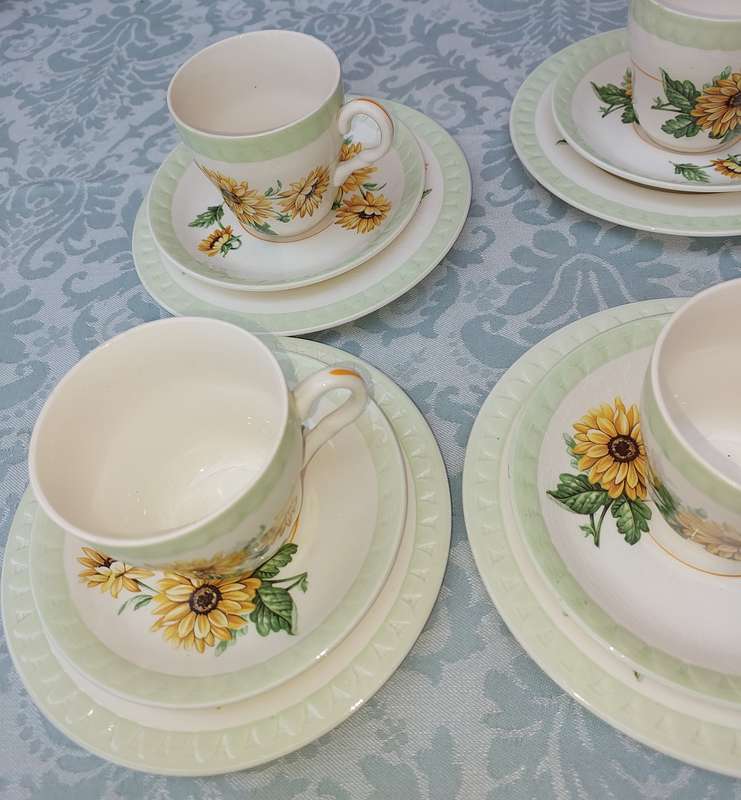 Vintage, 1970's, Barratts Of Staffordshire 10 trios and 2 extra side plates and 4 extra saucers sol