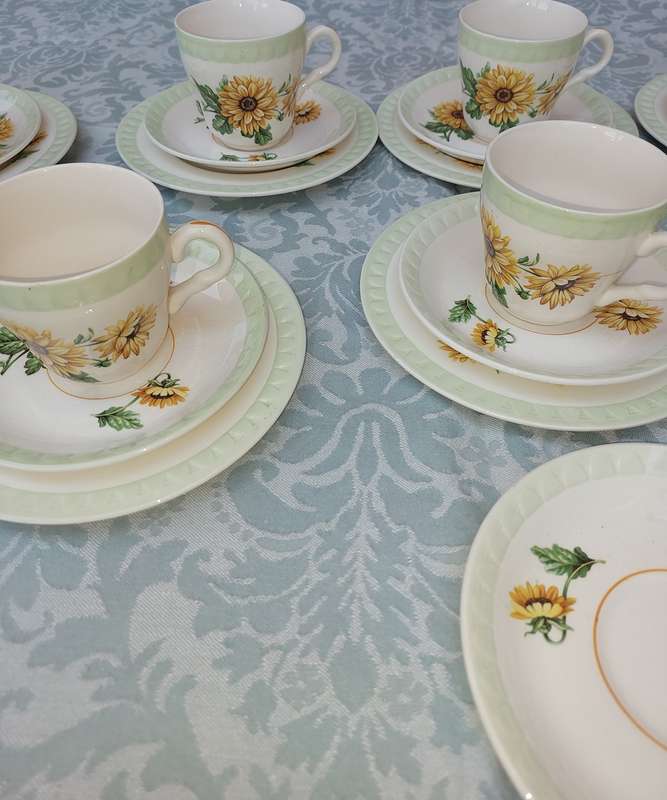 Vintage, 1970's, Barratts Of Staffordshire 10 trios and 2 extra side plates and 4 extra saucers sol