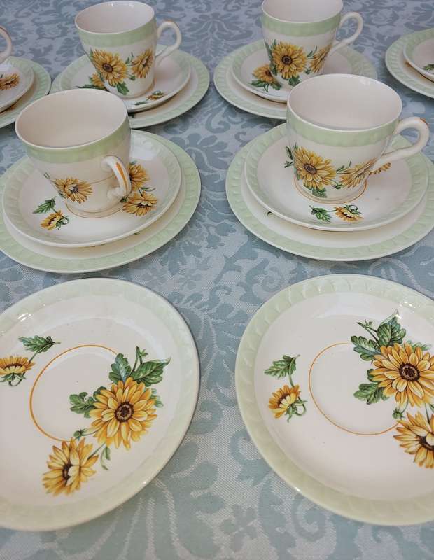 Vintage, 1970's, Barratts Of Staffordshire 10 trios and 2 extra side plates and 4 extra saucers sol