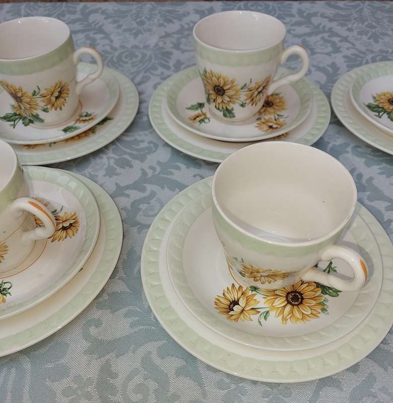 Vintage, 1970's, Barratts Of Staffordshire 10 trios and 2 extra side plates and 4 extra saucers sol