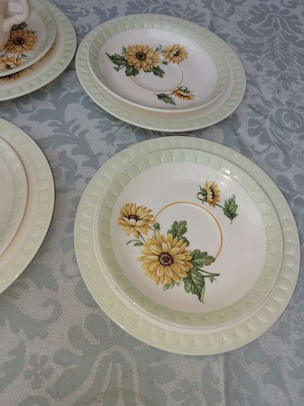 Vintage, 1970's, Barratts Of Staffordshire 10 trios and 2 extra side plates and 4 extra saucers sol
