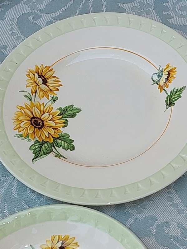 Vintage, 1970's, Barratts Of Staffordshire 10 trios and 2 extra side plates and 4 extra saucers sol