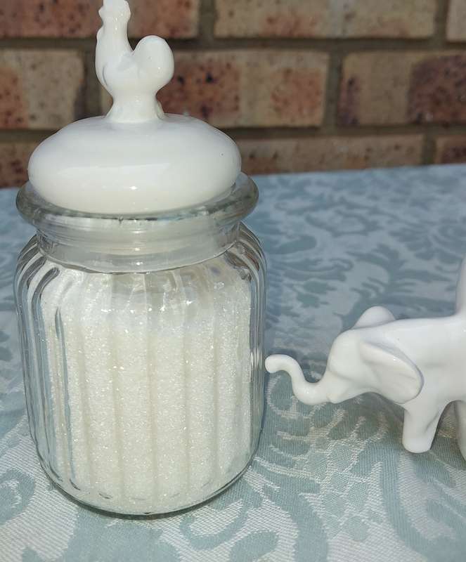 A COLLECTION OF ART  DECOR SUGAR JAR WITH A PORCELAN ROOSTER AND A SALT AND PEPPER DISPENSER WITH A