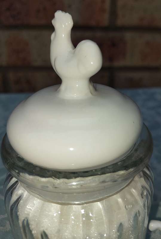 A COLLECTION OF ART  DECOR SUGAR JAR WITH A PORCELAN ROOSTER AND A SALT AND PEPPER DISPENSER WITH A