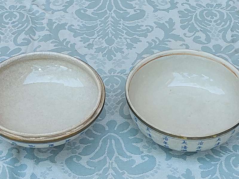 A VINTAGE KANGXI BLUE AND WHITE PORCELAIN RICE BOWL WITH A LID
