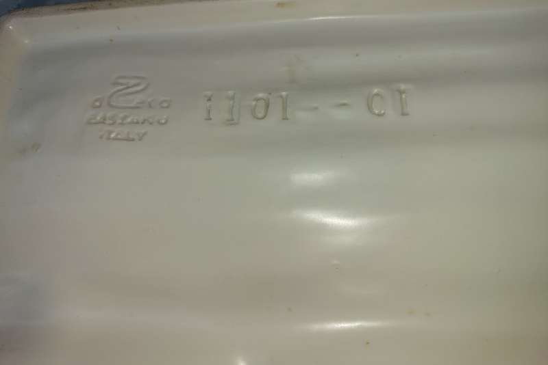 A VINTAGE ITALIAN PORCELAIN ESPARAGUS DESIGN PLATTER SOLD AS IS