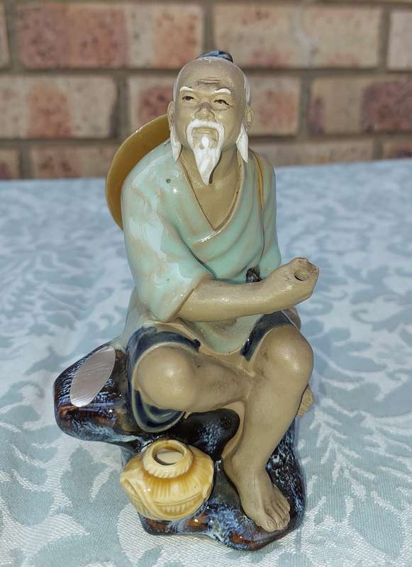 A VINTAGE CHINESE PORCELAIN POTTERY OLD FISHERMAN