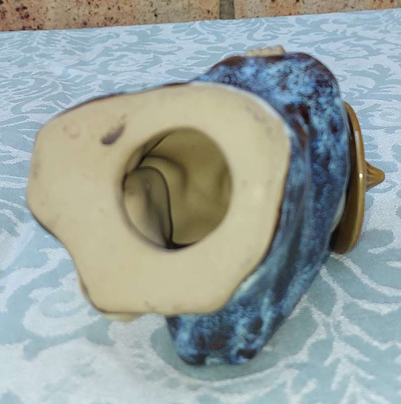 A VINTAGE CHINESE PORCELAIN POTTERY OLD FISHERMAN