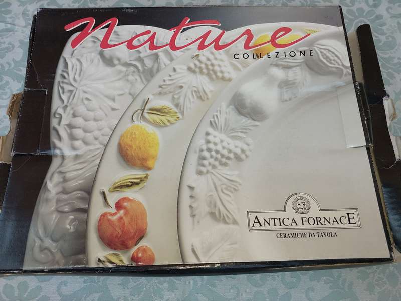 AN OVAL CERAMIC FRUIT PLATTER MADE IN ITALY TAVOLA