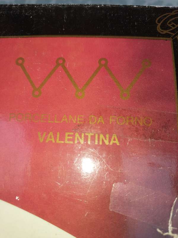 AN OVEN PROOF VELITINA PORCELAIN OVAL DISH SOLD AS IS