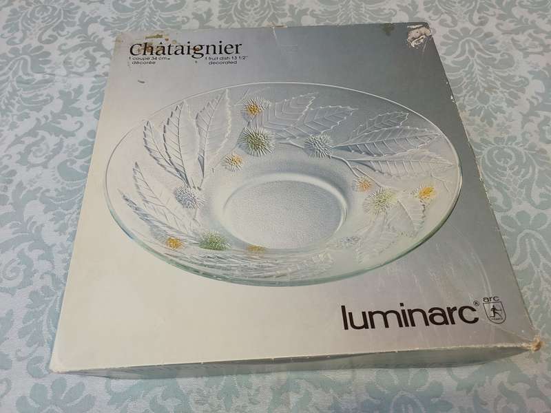 A LUMINARC CHATAIGNIER GLASS PLATTER SOLD AS IS