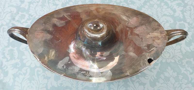 AN ANTIQUE ROMAN STYLE TUREEN WITH A LID SILVERPLATED SOLD AS IS