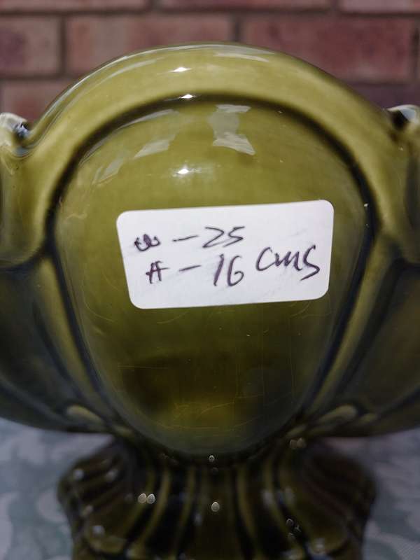 AN ART DECOR OLIVE GREEN CERAMIC PORCELAIN FRUIT BOWL SOLD AS IS