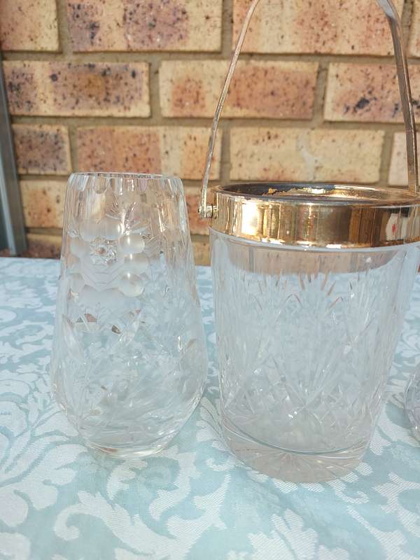 A JOBLOT GLASS UNTENSILS SOLD AS IS