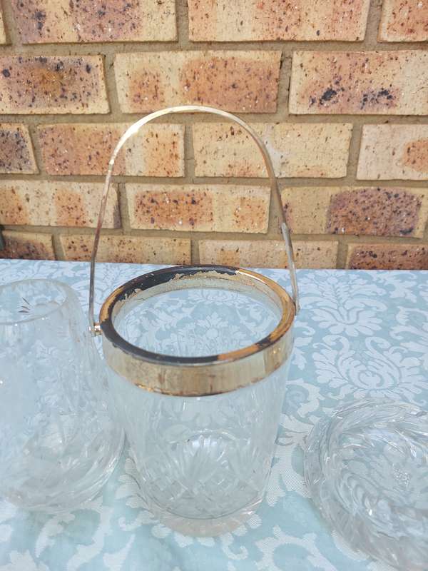 A JOBLOT GLASS UNTENSILS SOLD AS IS