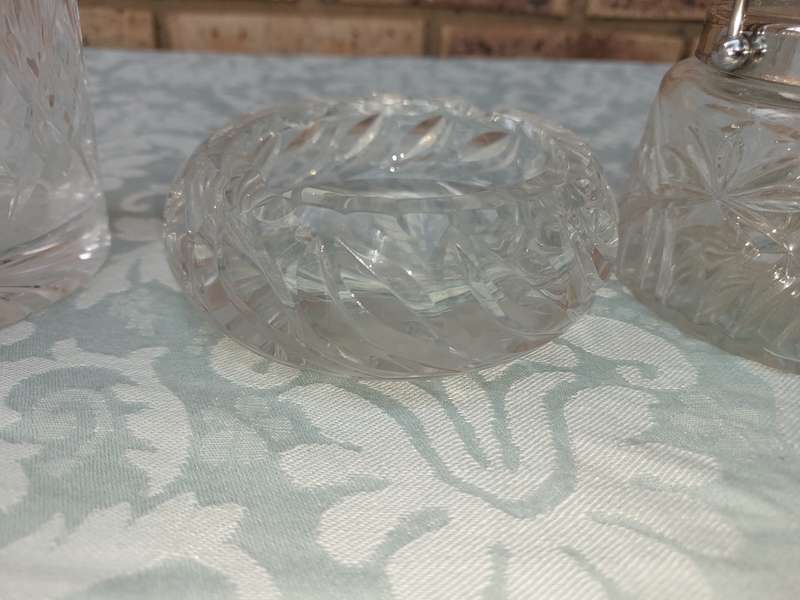 A JOBLOT GLASS UNTENSILS SOLD AS IS