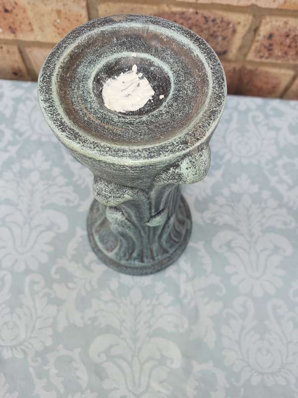 AN ART DECR CERAMIC GREEN VASE SOLD AS IS