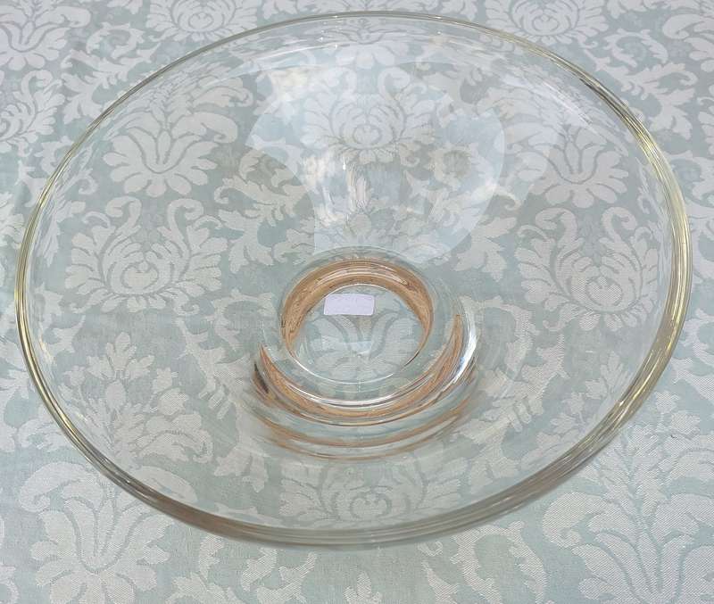 AN EXTRA LARGE GLASS SERVING BOWL SOLD AS IS