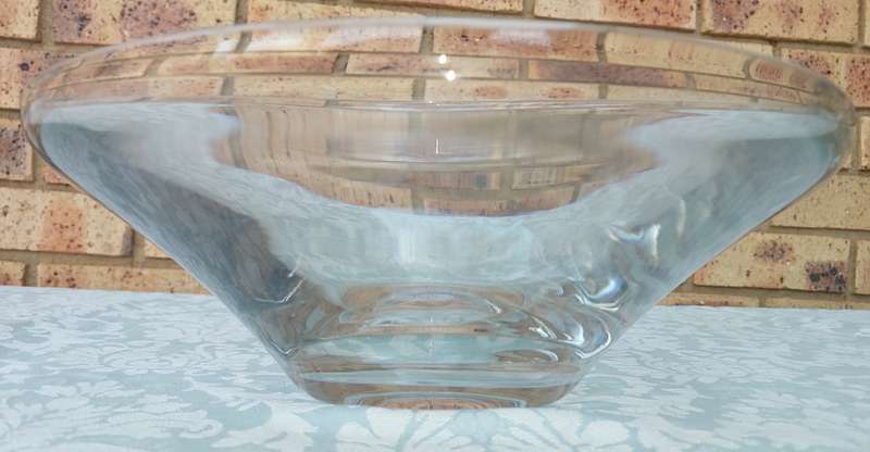 AN EXTRA LARGE GLASS SERVING BOWL SOLD AS IS