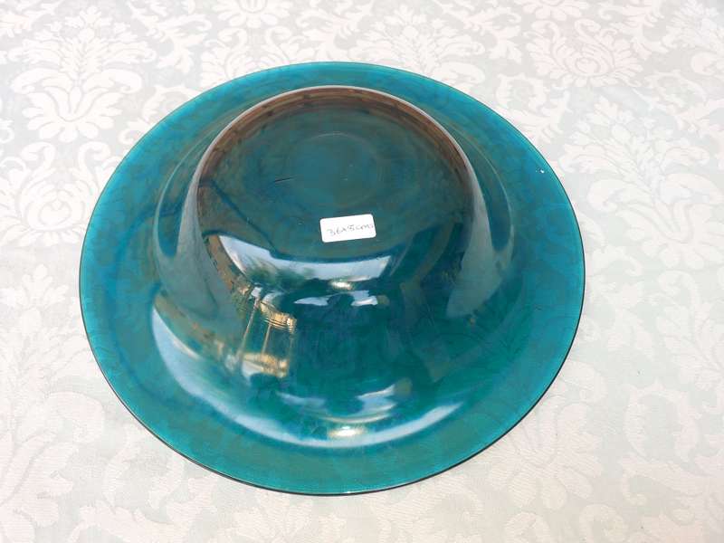 AN ART DECOR LARGE COBALT GREEN SERVING BOWL SOLD AS IS