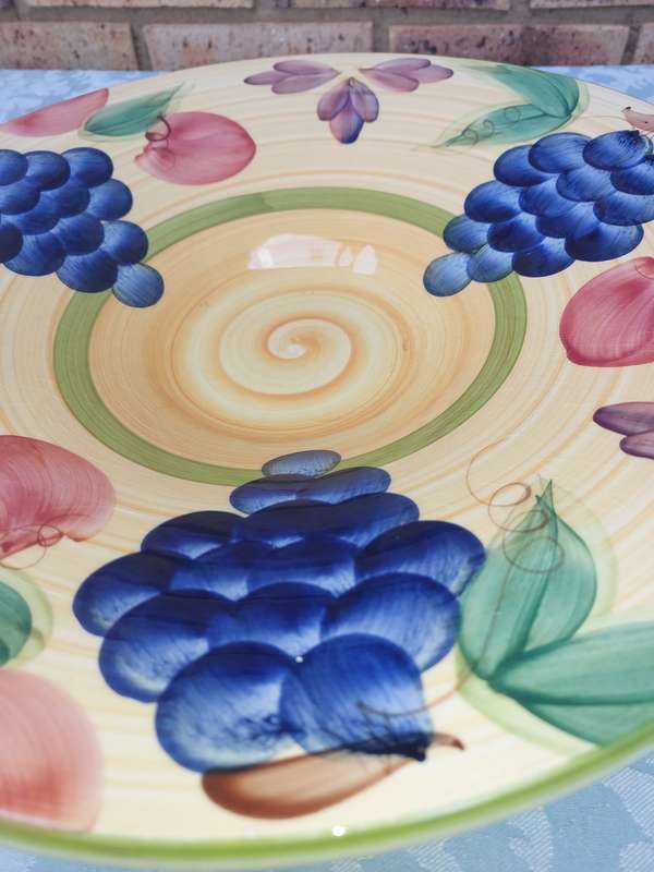 AN ART DECOR CLASSIC HAND PAINTED SERVING BOWL SOLD AS IS